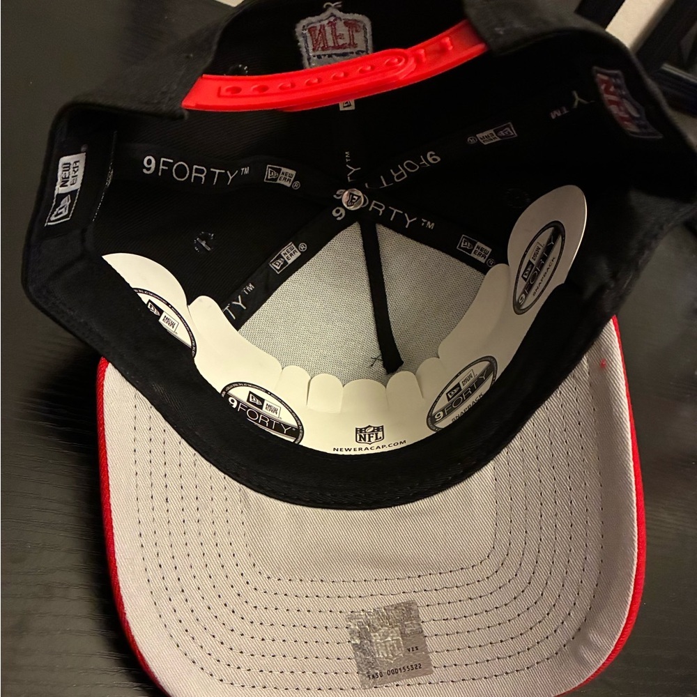New Era Buccaneers Black and Red Adjustable Hat - Picture 4 of 4